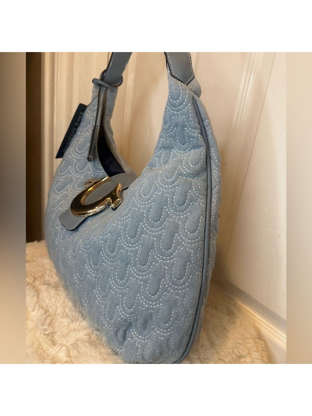 TRUE RELIGION QUILTED WOMENS SHOULDER BAG PURSE HOBO HANDBAG WITH HORSESHOE LOGO - Picture 3 of 16